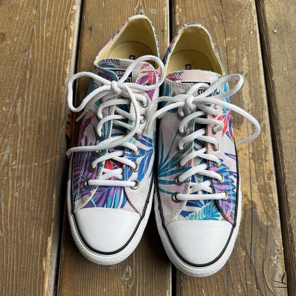 Converse All Stars Shoes - EUC Converse Ox Tropical Pattern Lace Up Sneakers 155396F  in Women's 11/Men's 9